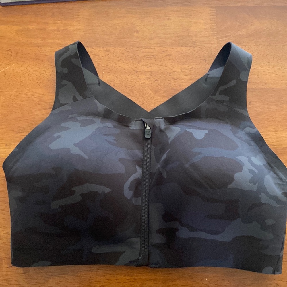 EUC/NWOT Lululemon Camo Enlite Bra 34DD
